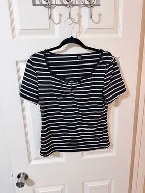 SHEIN Black & White Striped Scoop Neck Tee